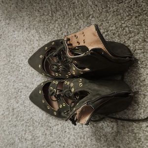 Tie up pointed flats